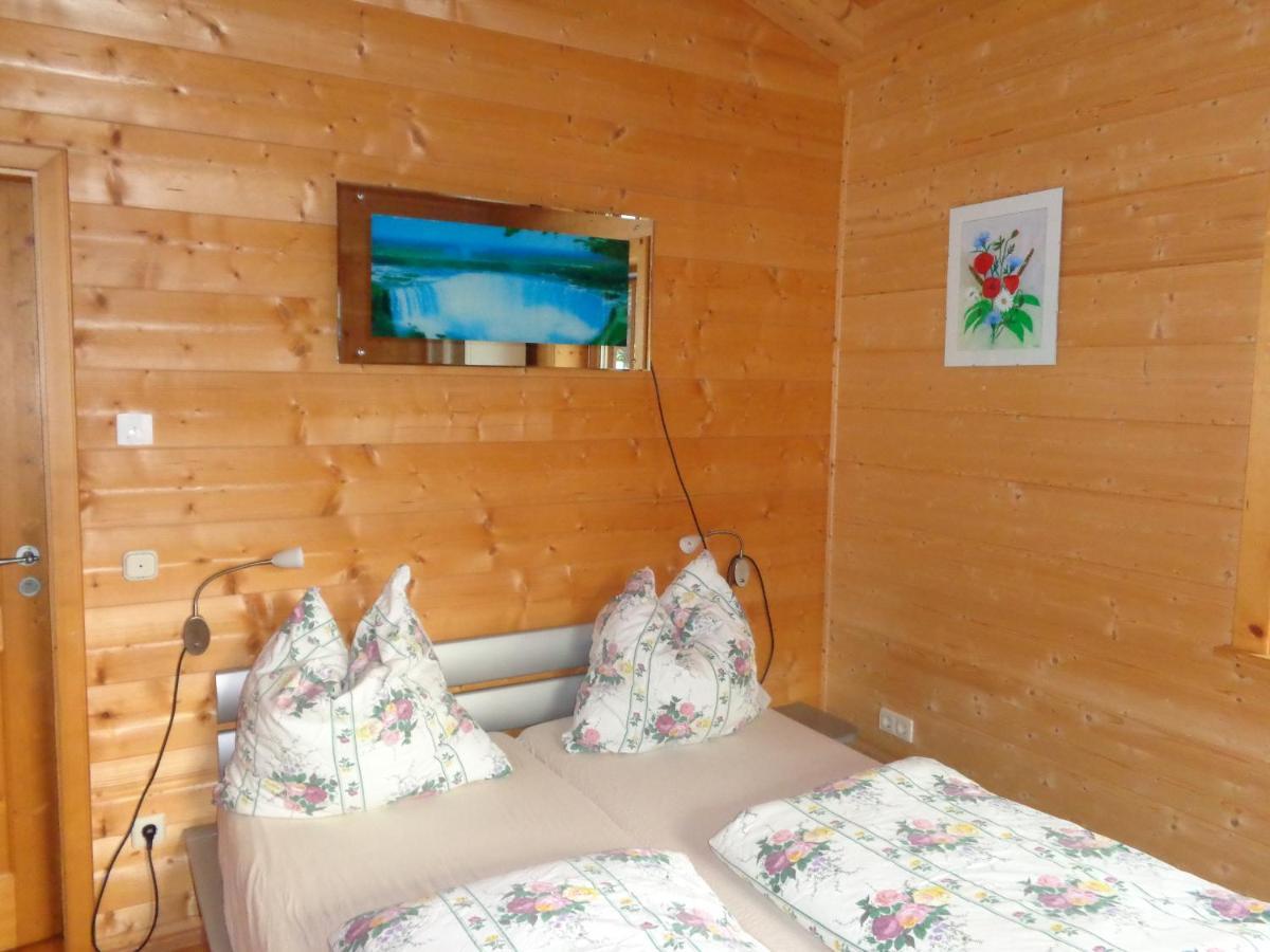 Barrierefreies Zimmer Im Blockhaus Mit Sauna Am See Soyen Buitenkant foto