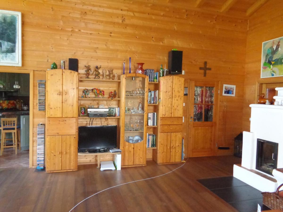 Barrierefreies Zimmer Im Blockhaus Mit Sauna Am See Soyen Buitenkant foto
