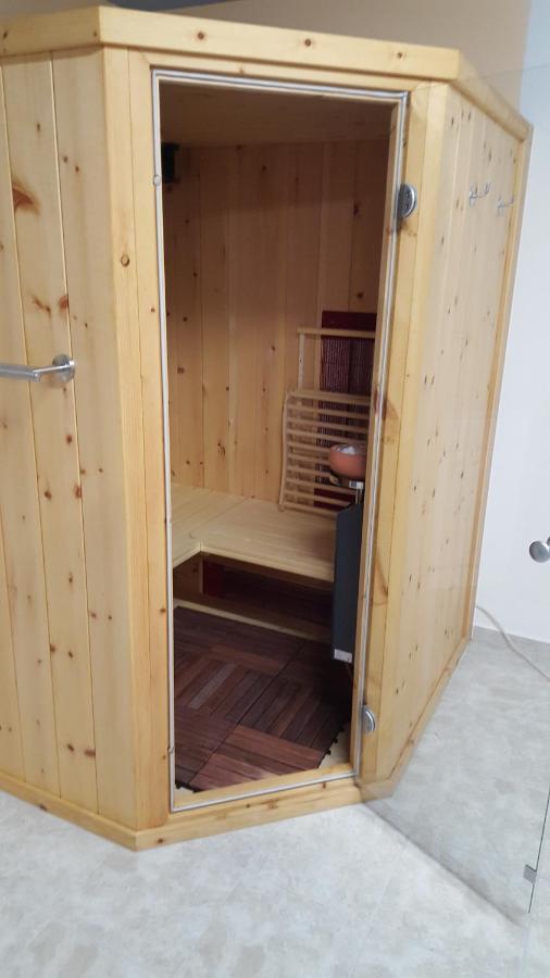 Barrierefreies Zimmer Im Blockhaus Mit Sauna Am See Soyen Buitenkant foto