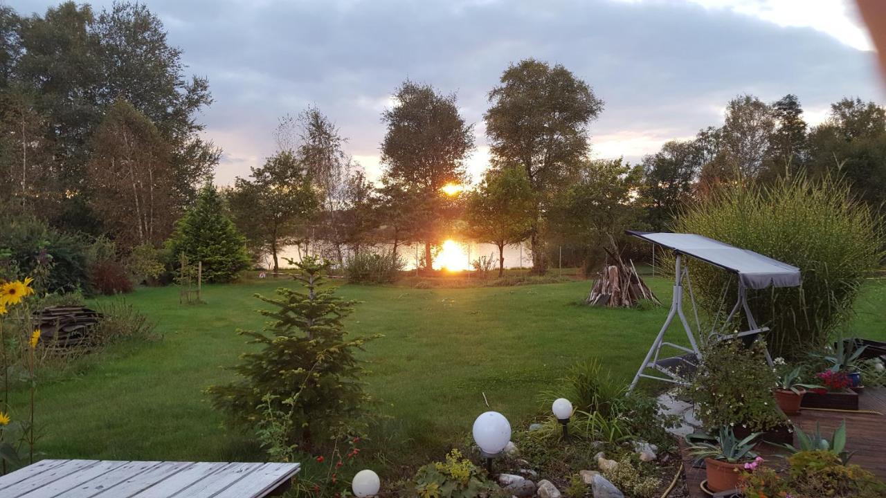 Barrierefreies Zimmer Im Blockhaus Mit Sauna Am See Soyen Buitenkant foto
