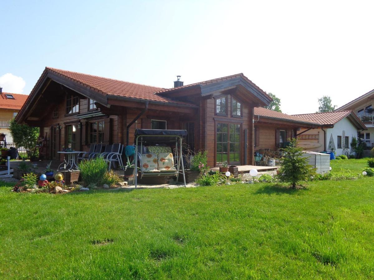 Barrierefreies Zimmer Im Blockhaus Mit Sauna Am See Soyen Buitenkant foto