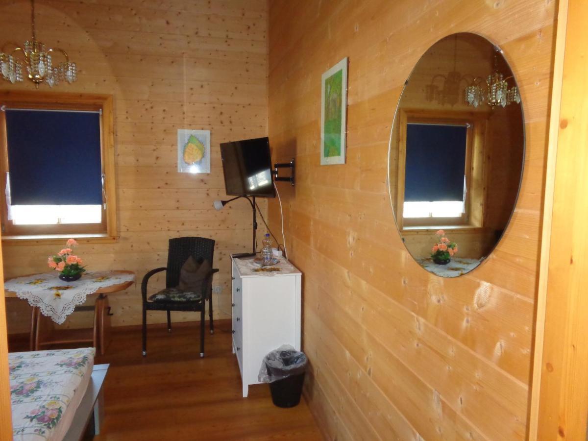 Barrierefreies Zimmer Im Blockhaus Mit Sauna Am See Soyen Buitenkant foto