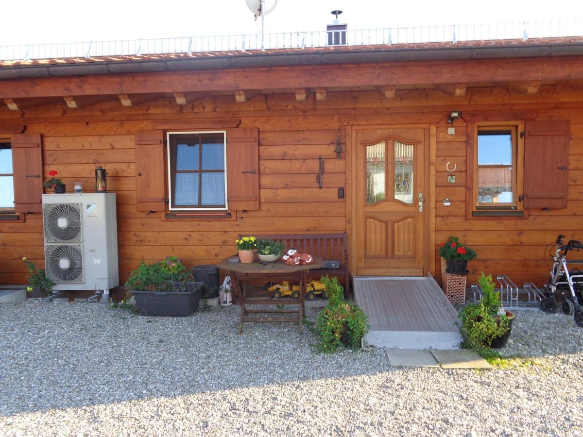 Barrierefreies Zimmer Im Blockhaus Mit Sauna Am See Soyen Buitenkant foto