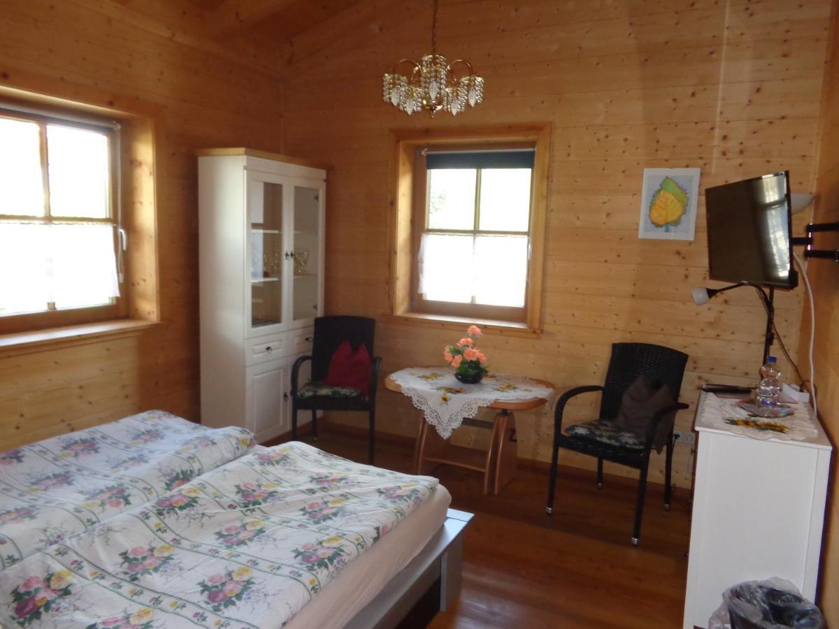 Barrierefreies Zimmer Im Blockhaus Mit Sauna Am See Soyen Buitenkant foto